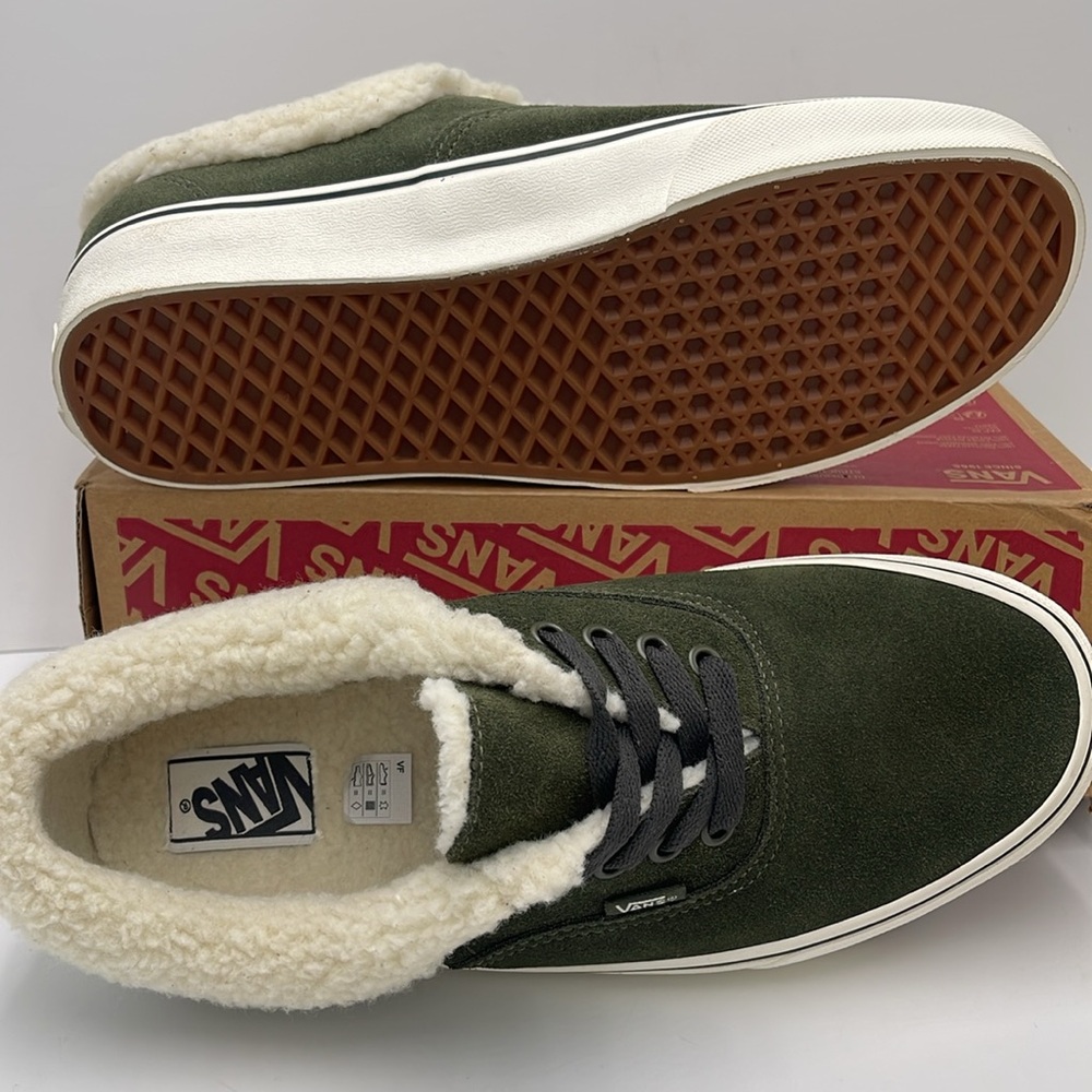 Vans WMNS Authentic Sherpa
Sherpa Grape Leaf
VN000CP4KCZ Green Sneakers - Picture 4 of 16